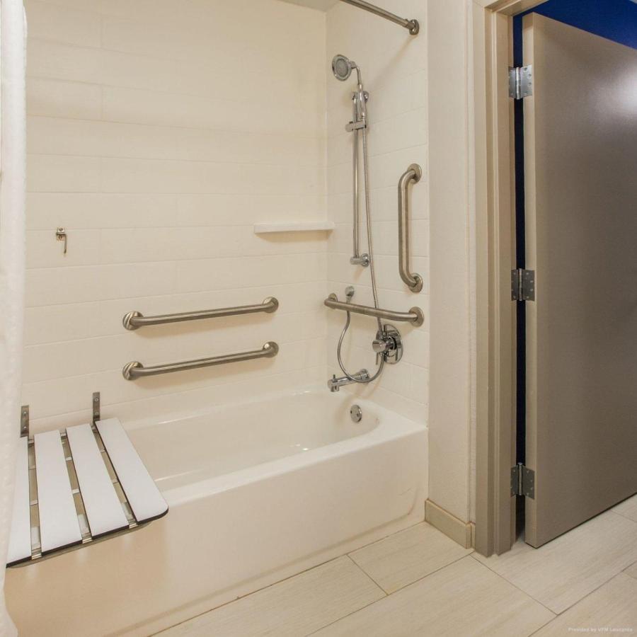 Holiday Inn Express & Suites Alpena - Downtown By Ihg Esterno foto